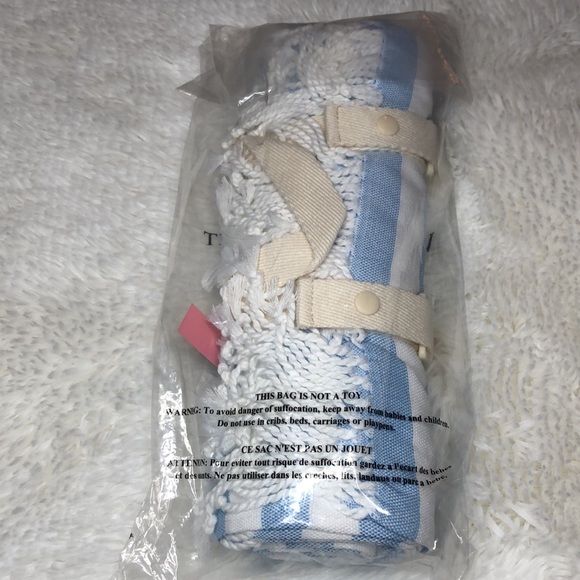 VS Striped Blue 🩵 & White 🤍 Beach Towel 🏝️ NWT - Picture 4 of 4